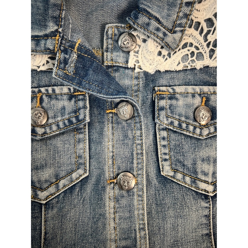 Catos Women's Denim Jean Vest Floral Lace Feminine BOHO Summer Casual Button Up - Picture 3 of 5